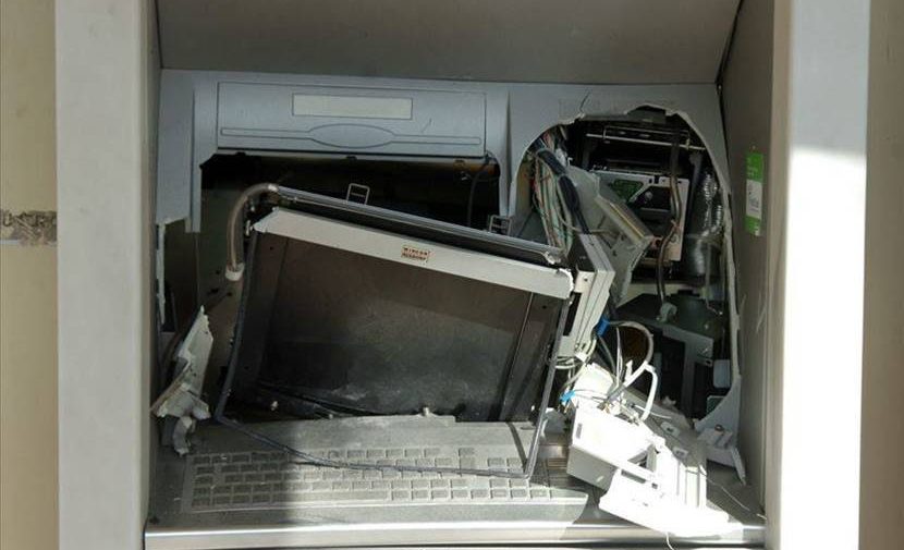 La banda dell'Audi fa esplodere il bancomat della filiale di Montalbano della BCC di Ostuni