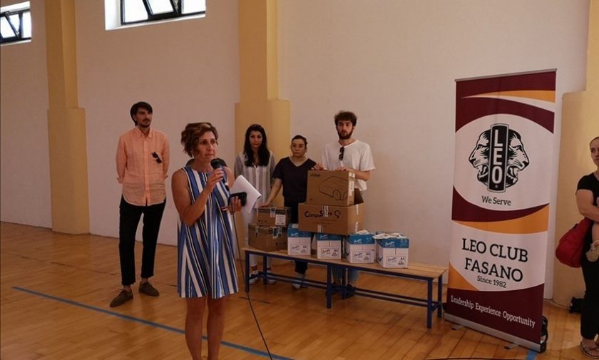 Il Leo club Fasano consegna materiale didattico-imformatico-sportivo alla Scuola elementare Giovanni XXIII