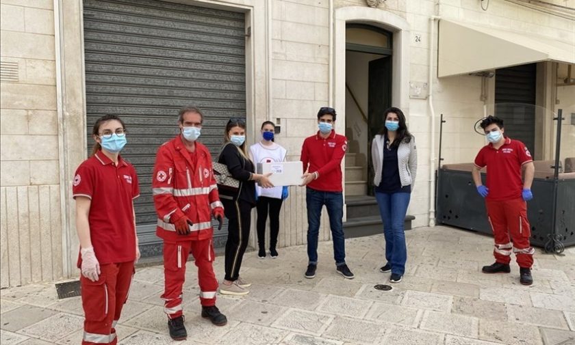 Leo Club Fasano dona prodotti per la prima infanzia alla Croce Rossa
