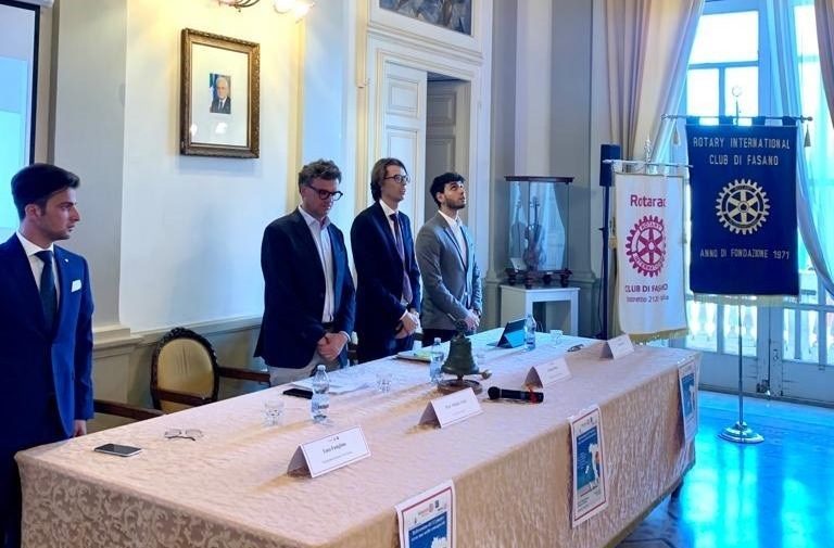 Primo incontro del Rotaract Club di Fasano: ospite d'onore il professore Michele Troisi