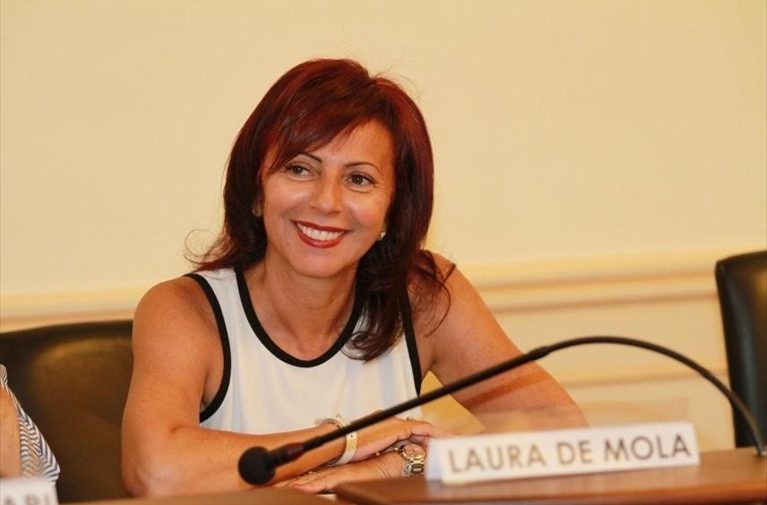 Laura De Mola